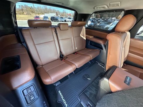 Used 2018 Toyota Sequoia Platinum image 26