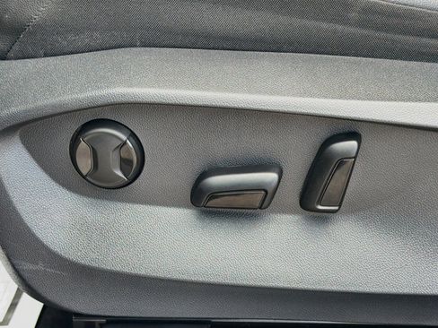 Used 2023 Volkswagen Tiguan SE w/ Panoramic Sunroof Package FWD image 25