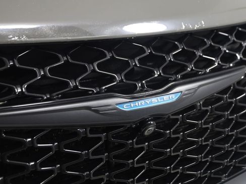 Used 2021 Chrysler Pacifica Touring-L w/ S Appearance Package FWD image 19