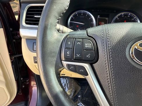 Used 2019 Toyota Highlander Limited Platinum image 29
