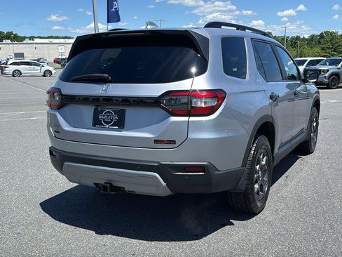 Certified 2025 Honda Pilot TrailSport image 7