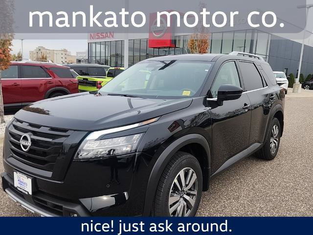 Certified 2025 Nissan Pathfinder SL w/ Black Appearance Package AWD/4WD image 1