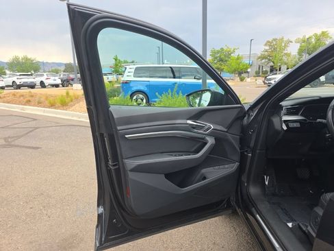 Used 2022 Audi e-tron Premium AWD/4WD image 10