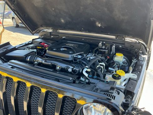 Used 2021 Jeep Wrangler Unlimited Sport AWD/4WD image 23