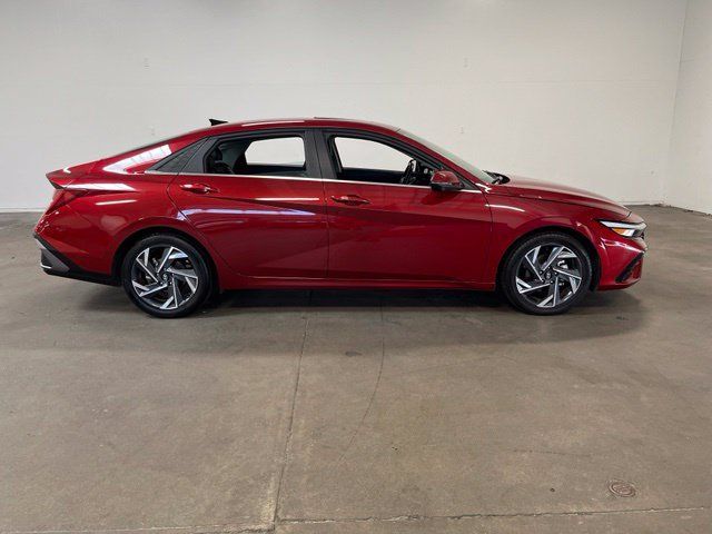 Used 2024 Hyundai Elantra Limited FWD image 2