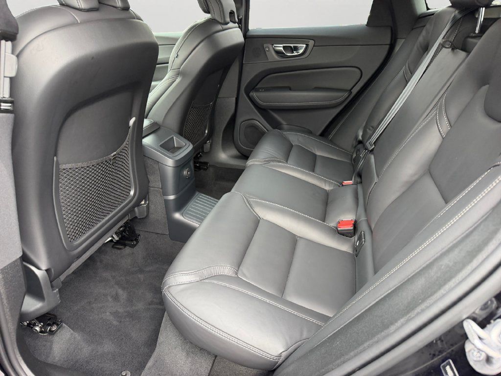 Certified 2024 Volvo XC60 T8 Ultimate AWD/4WD image 12