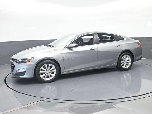 Used 2025 Chevrolet Malibu LT FWD image 2