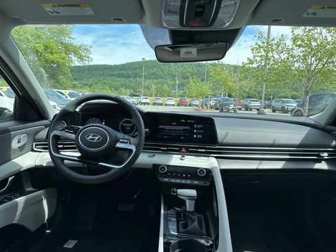 New 2026 Hyundai Elantra Limited FWD image 12