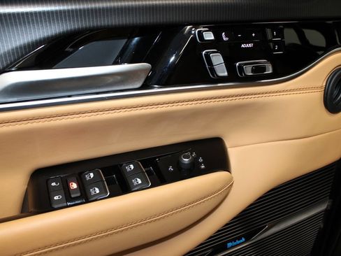 Used 2025 Jeep Grand Wagoneer Series III w/ Rear Seat Video Group 1 AWD/4WD image 28