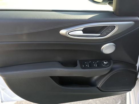 Used 2024 Alfa Romeo Giulia Veloce image 13