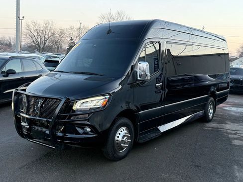 Used 2021 Mercedes-Benz Sprinter 3500 w/ Comfort Plus Package image 2