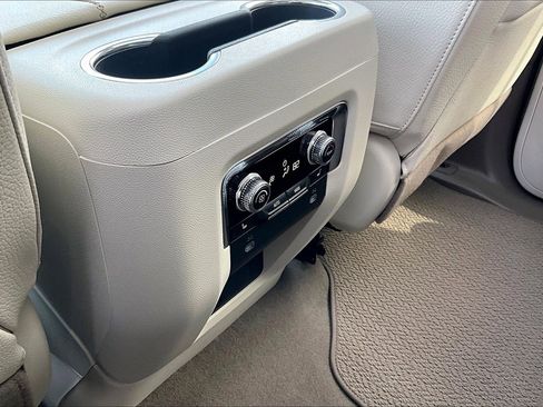 Used 2024 GMC Yukon Denali image 31