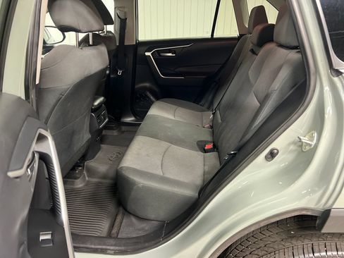 Used 2019 Toyota RAV4 XLE AWD/4WD image 14