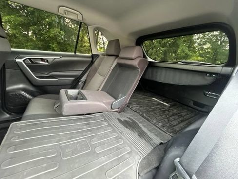Used 2021 Toyota RAV4 XLE AWD/4WD image 32