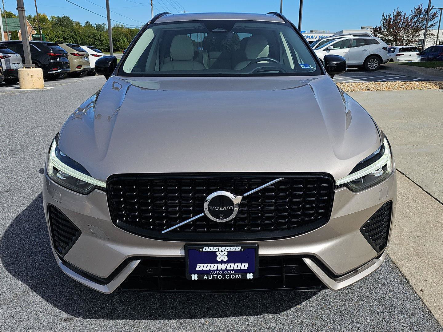 Used 2024 Volvo XC60 B5 Ultimate w/ Protection Package Premier AWD/4WD image 2