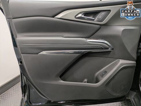 Used 2025 Chevrolet Traverse LT w/ Driver Confidence Package image 8