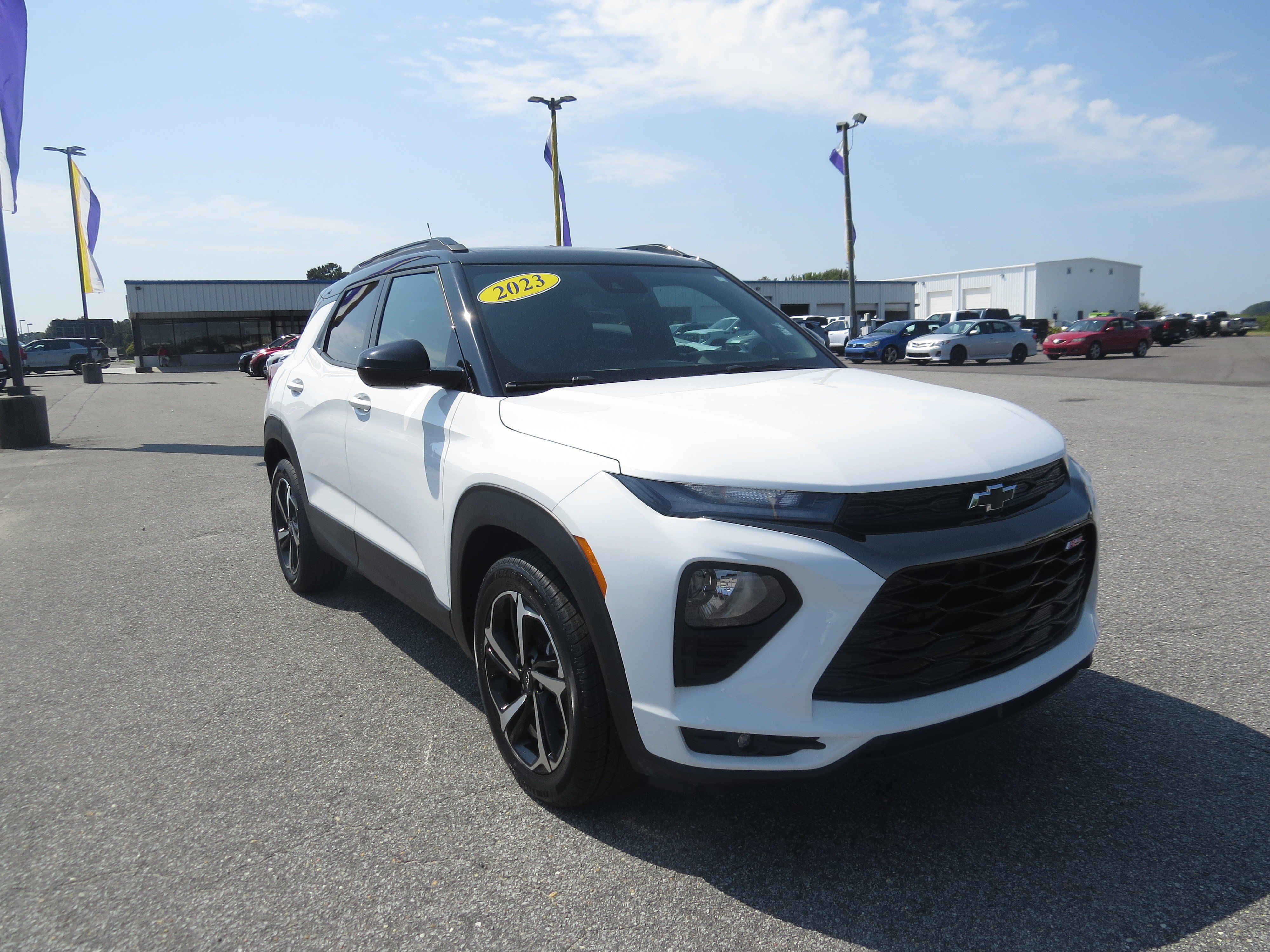 Used 2023 Chevrolet TrailBlazer RS w/ Convenience Package FWD image 9