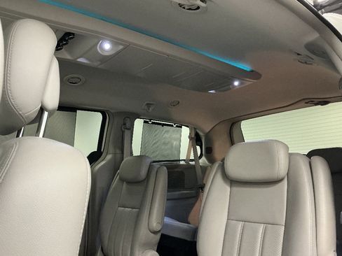 Used 2010 Chrysler Town & Country Touring Plus image 15