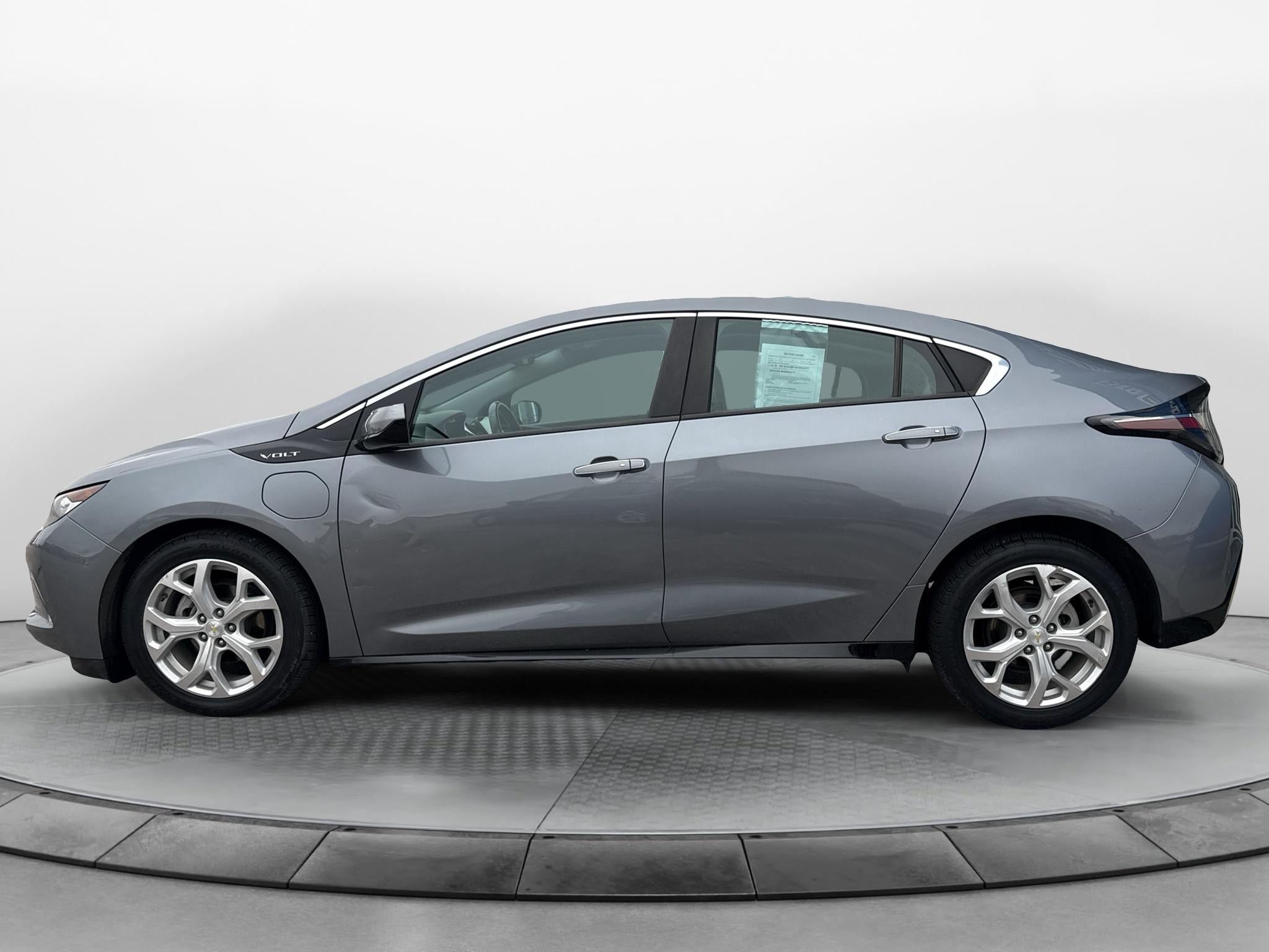 Used 2018 Chevrolet Volt Premier w/ Driver Confidence Package FWD image 2