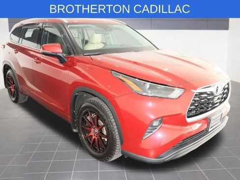 Used 2022 Toyota Highlander XLE AWD/4WD image 9