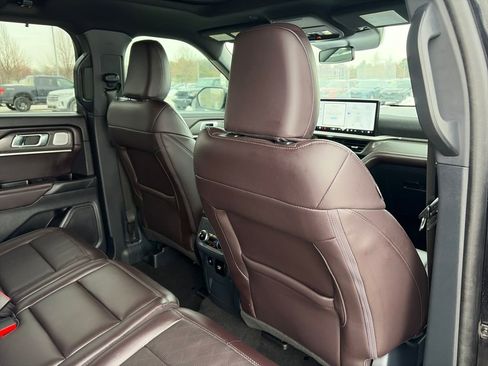 Used 2025 Ford Explorer Platinum image 39