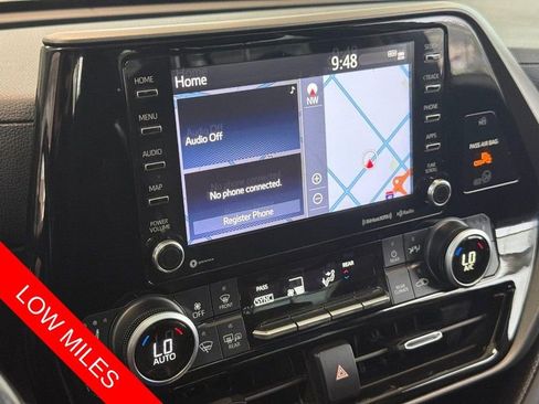 Used 2021 Toyota Highlander XLE AWD/4WD image 22