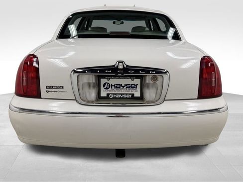 Used 2000 Lincoln Town Car Executive RWD image 9