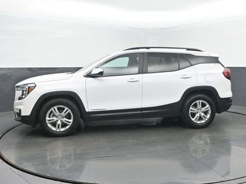 Used 2023 GMC Terrain SLE w/ Driver Convenience Package FWD image 2