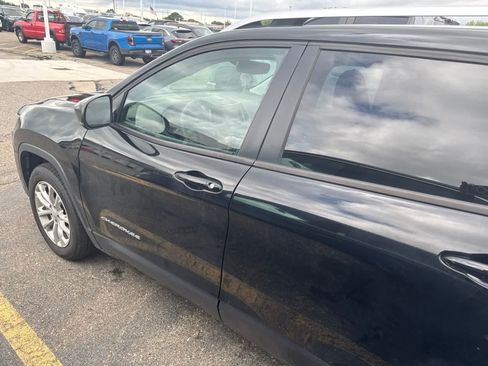 Used 2021 Jeep Cherokee Latitude FWD image 18