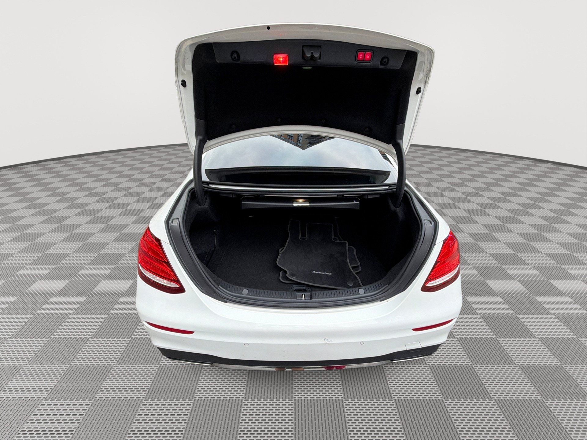 Used 2019 Mercedes-Benz E 300 w/ Premium 1 Package image 21