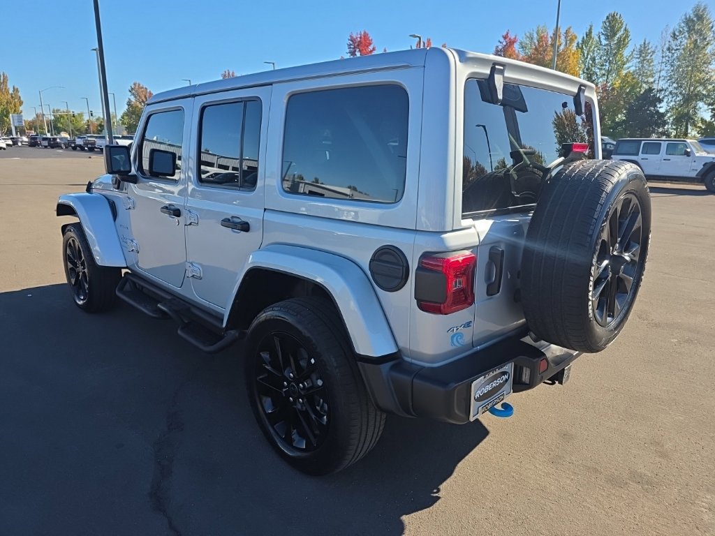 Used 2024 Jeep Wrangler Unlimited Sahara w/ Technology Group AWD/4WD image 3