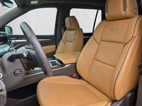 Used 2025 Cadillac Escalade Premium Luxury w/ LPO, Floor Liner Package AWD/4WD image 17