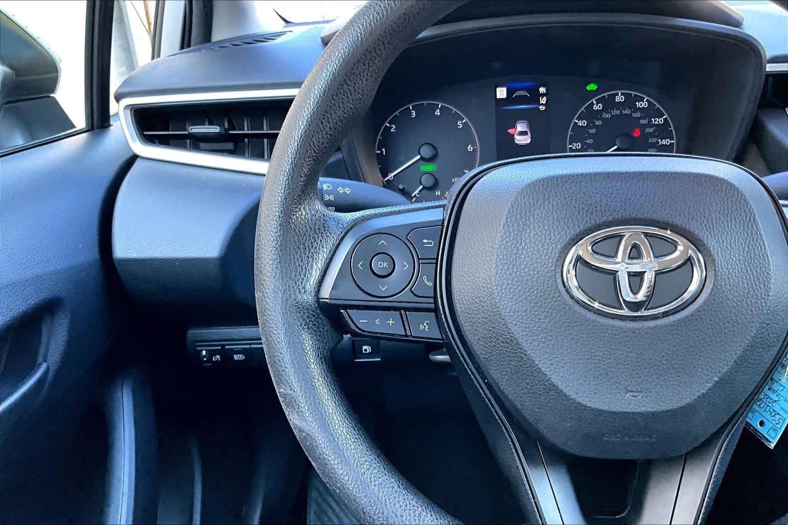 Used 2025 Toyota Corolla LE FWD image 24