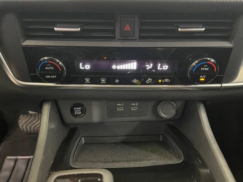 Used 2025 Nissan Rogue SV FWD image 13