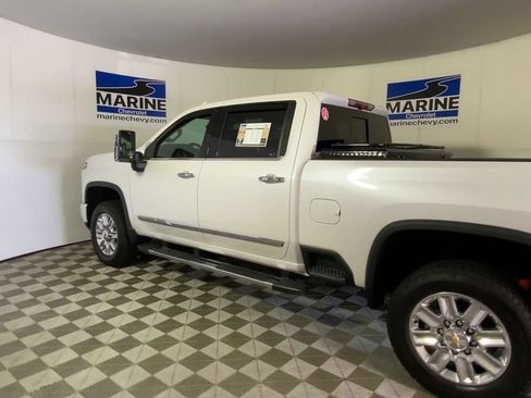 Used 2024 Chevrolet Silverado 2500 High Country w/ High Country Premium Package AWD/4WD image 8
