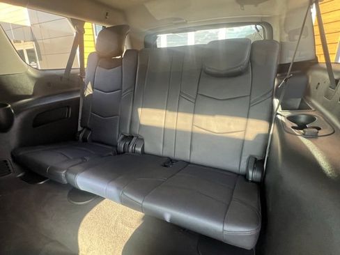 Used 2019 Cadillac Escalade ESV Premium Luxury image 24