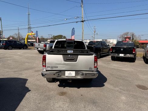 Used 2017 Nissan Frontier SV w/ SV Value Truck Package image 4