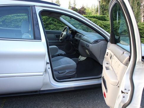 Used 2005 Ford Taurus SE FWD image 13