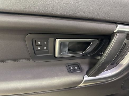 Used 2019 Land Rover Discovery Sport HSE AWD/4WD image 31