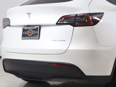 Used 2023 Tesla Model Y Long Range image 40