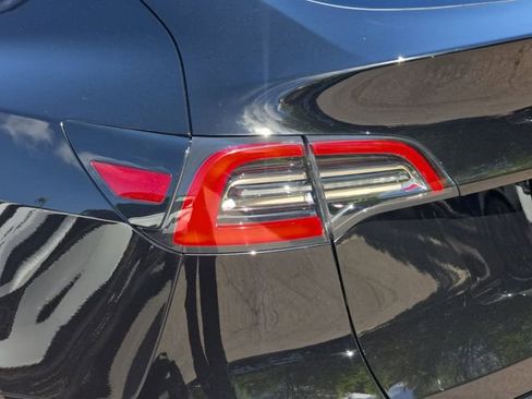 Used 2020 Tesla Model Y Long Range AWD/4WD image 34