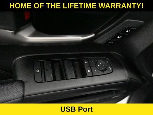 Used 2025 Toyota 4Runner Limited AWD/4WD image 13