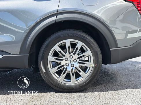 New 2026 Ford Explorer Platinum image 30