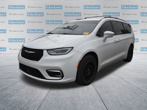 Used 2021 Chrysler Pacifica Touring w/ Cold Weather Group image 16