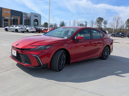 New 2026 Toyota Camry SE image 3
