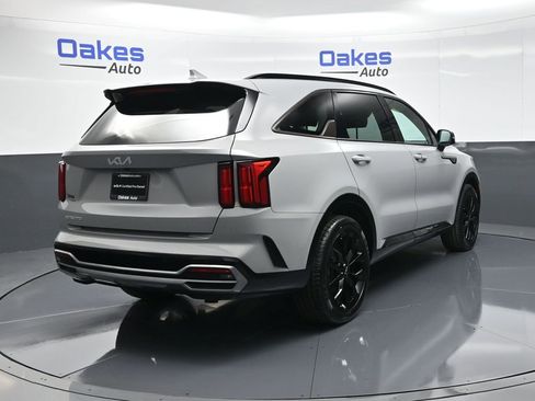 Certified 2023 Kia Sorento SX image 8