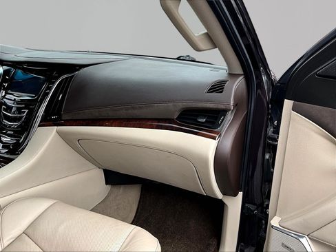 Used 2015 Cadillac Escalade Luxury RWD image 27