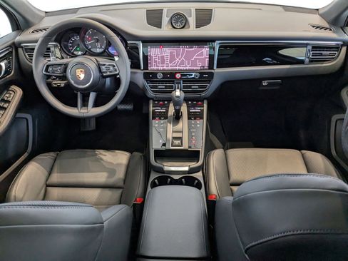 Used 2025 Porsche Macan image 22