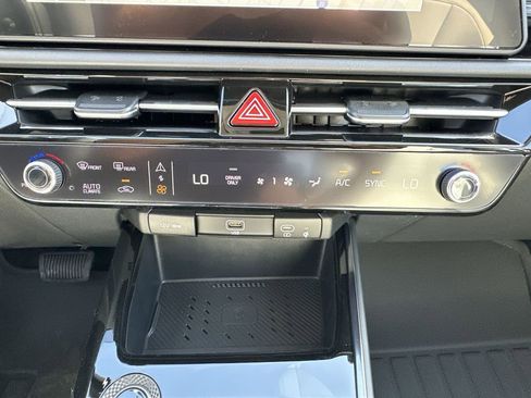 New 2025 Kia Niro EX image 17