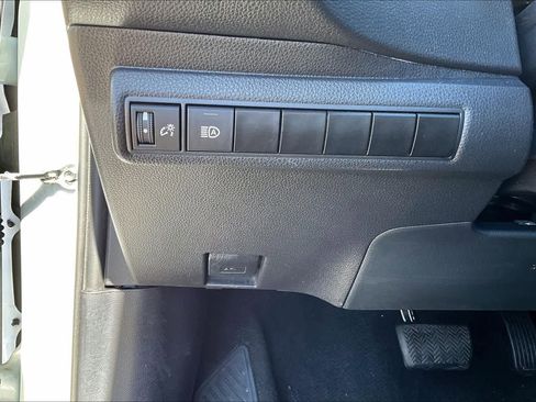Used 2022 Toyota Corolla LE image 31